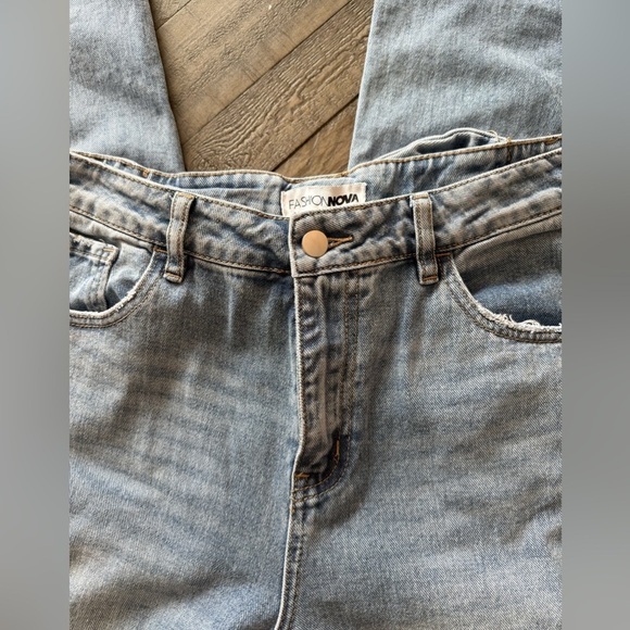 BNWT Fashion Nova “Brianca” Bow Backside Wide Leg Jeans , size 7. - Picture 4 of 13